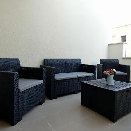 לינה וארוחת בוקר La Piazzetta 4*