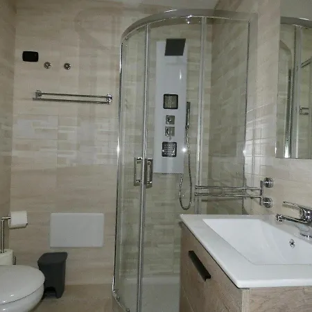 לינה וארוחת בוקר La Piazzetta